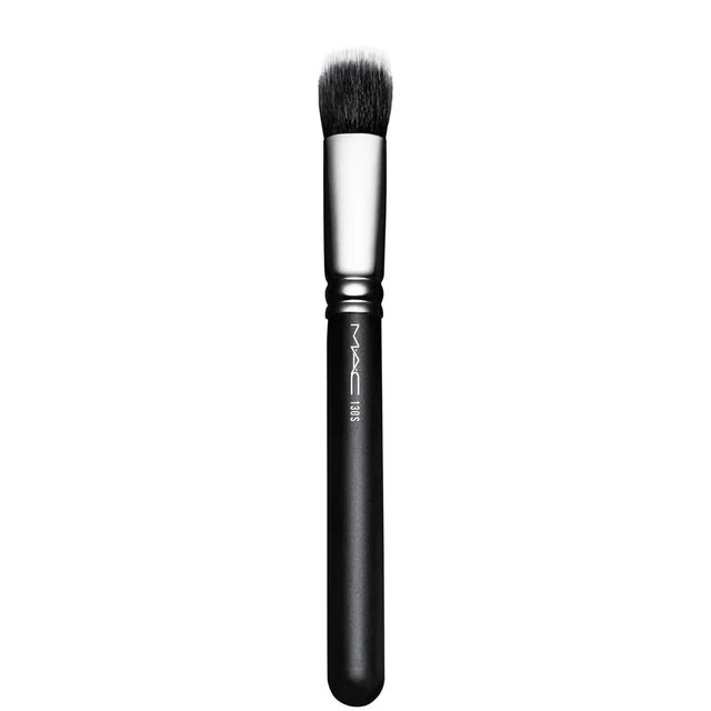 Кисть для нанесения и растушевки теней MAC 130S Short Duo Fibre Brush