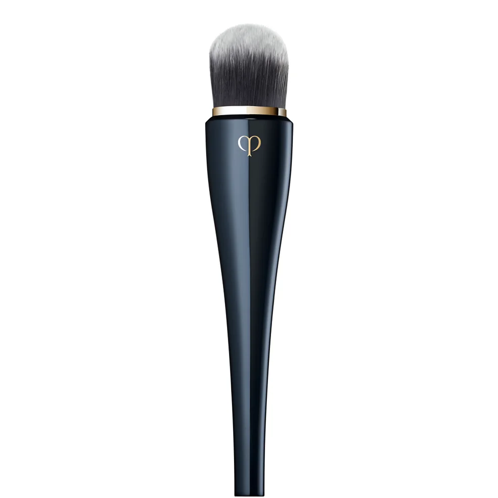 Clé de Peau Beauté Light Coverage Foundation Brush Image 1
