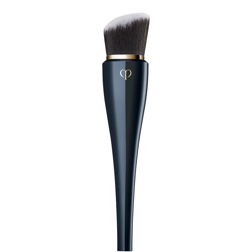 Clé de Peau Beauté High Coverage Foundation Brush Image 1