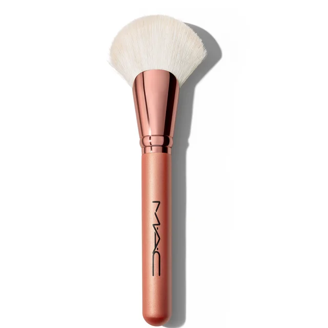 MAC 143S Bronzer Fan Brush