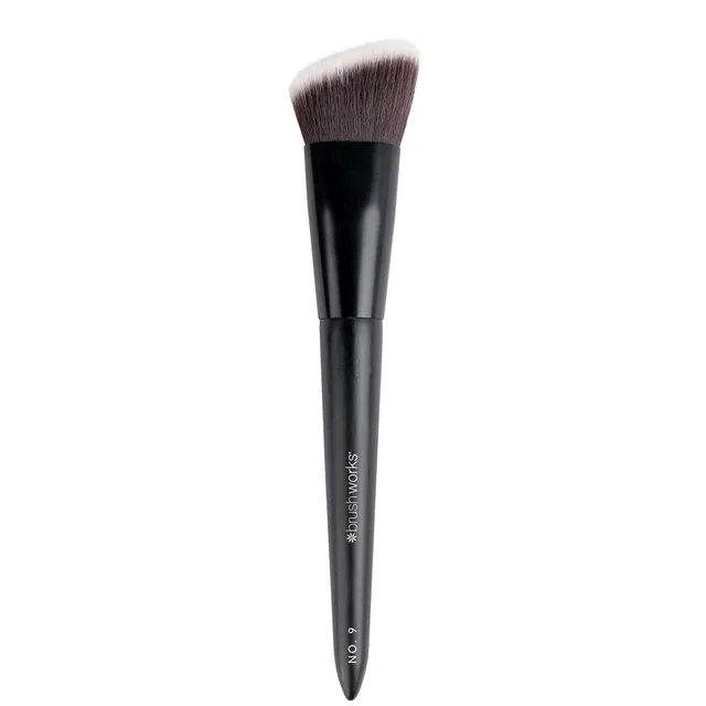 brushworks No. 9 Angled Flat Top Foundation Buffing Brush
