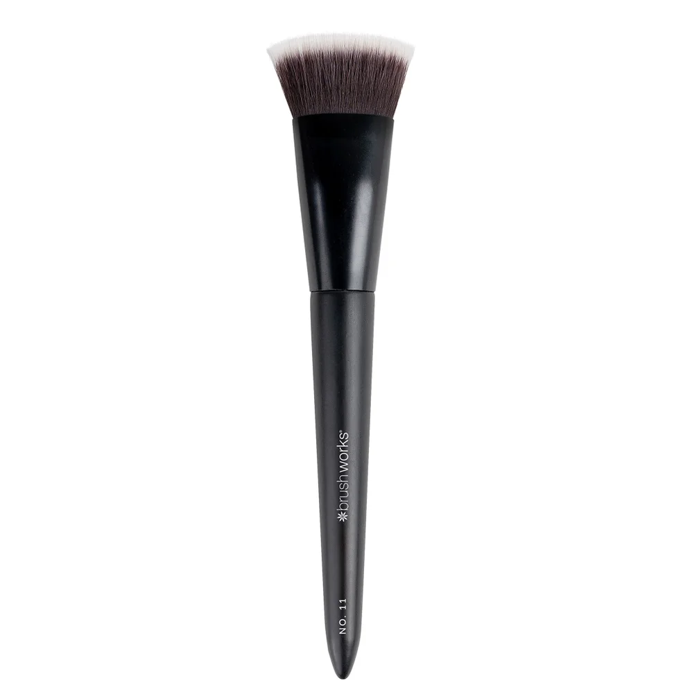 brushworks No. 11 Flat Top Contour Brush Image 1