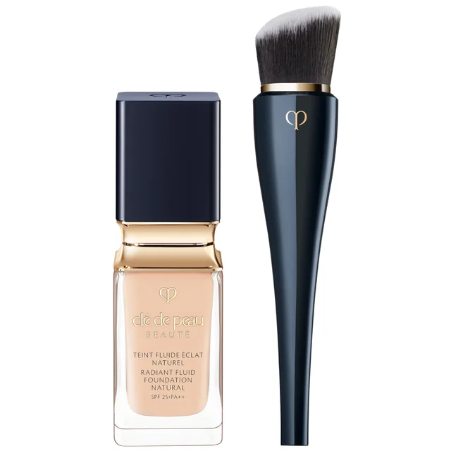 Clé de Peau Beauté Radiant Fluid Foundation Natural 35ml & Clé de Peau Beauté High Coverage Foundation Brush (Various Shades)